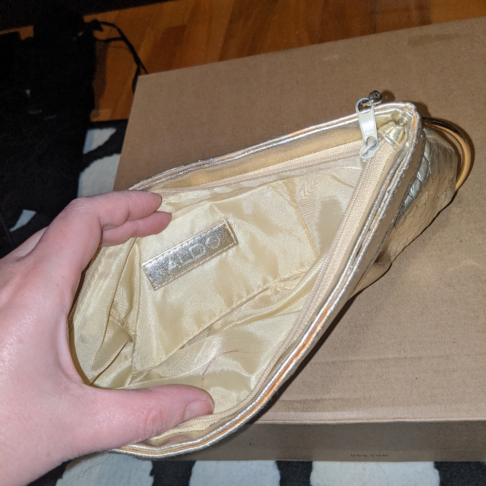 Clutch - Picture 3 of 3